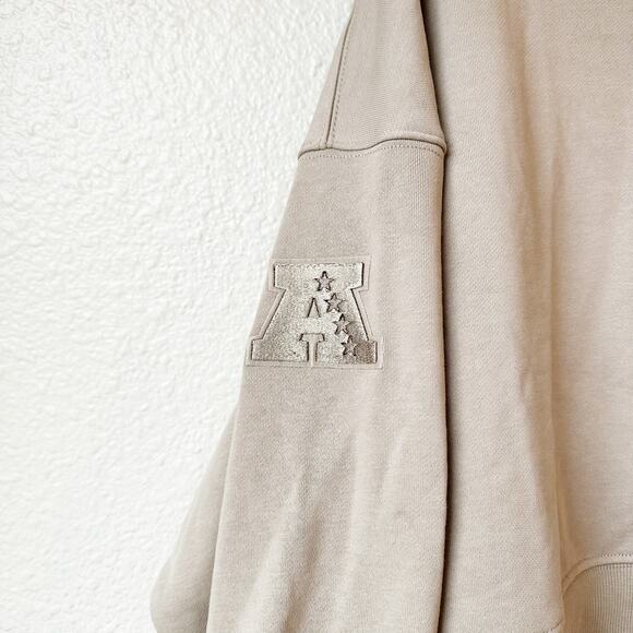 Kansas City Chiefs Women’s Cropped Sweatshirt Pro Line NFL Crewneck Tan Pullover - Picture 3 of 10